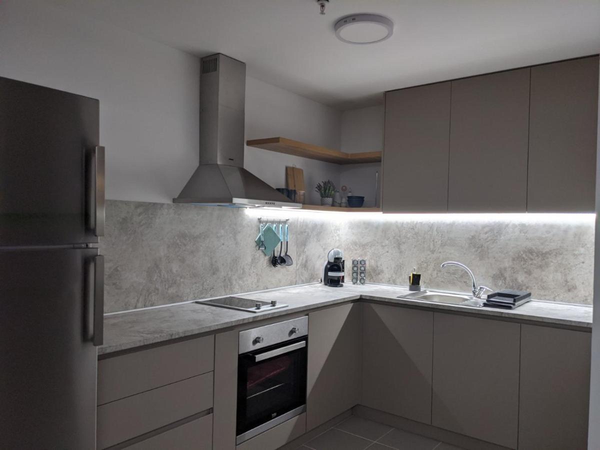 Sky Side Luxury Condo スコピエ エクステリア 写真