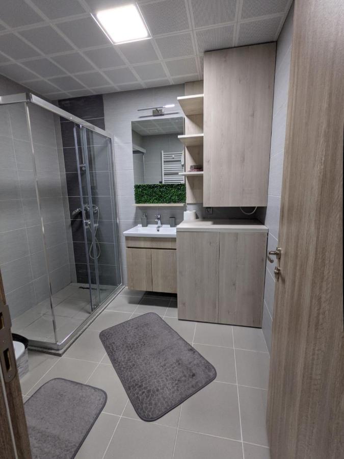 Sky Side Luxury Condo スコピエ エクステリア 写真